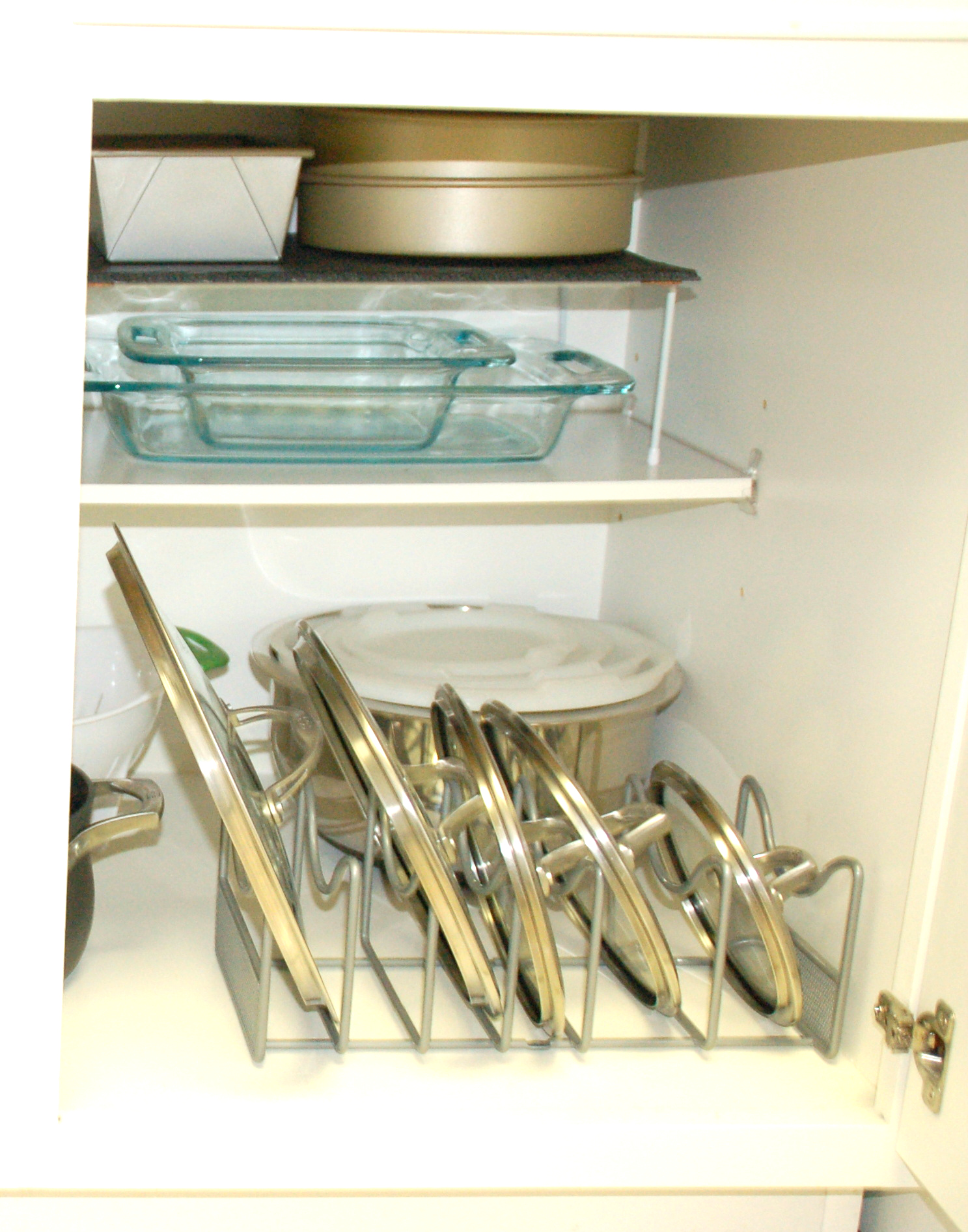 Organizing Pots and Pans at simply-nicole.com
