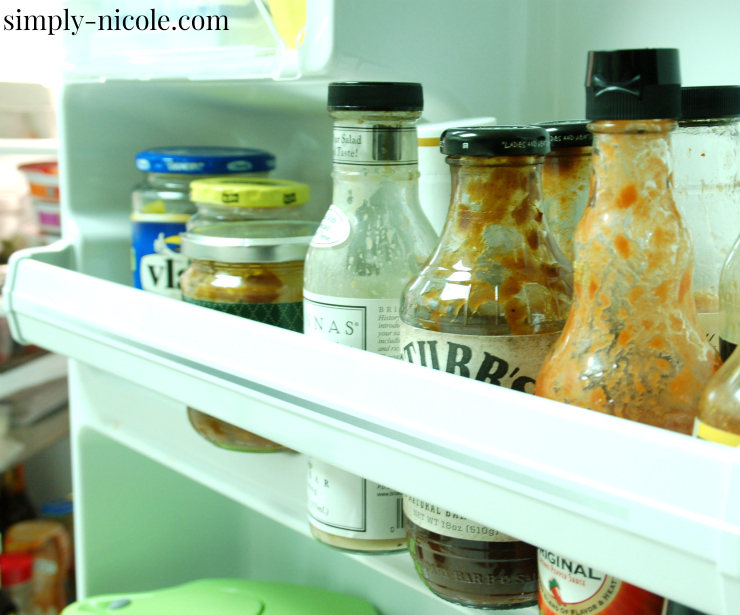 Cleaning and Organizing the Fridge at simply-nicole.com