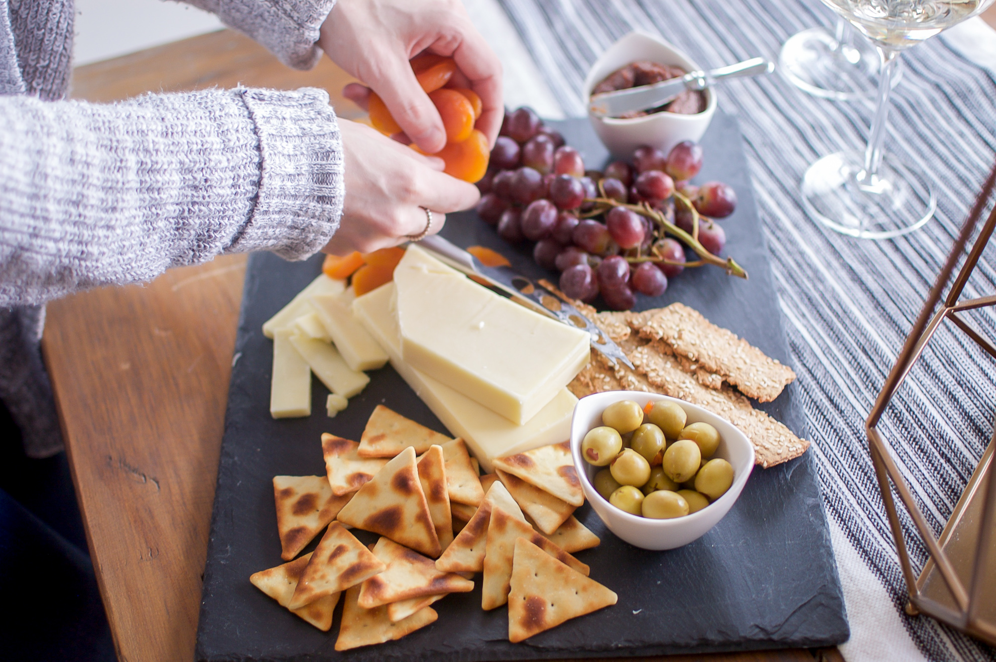 how to make a quick and easy cheese board